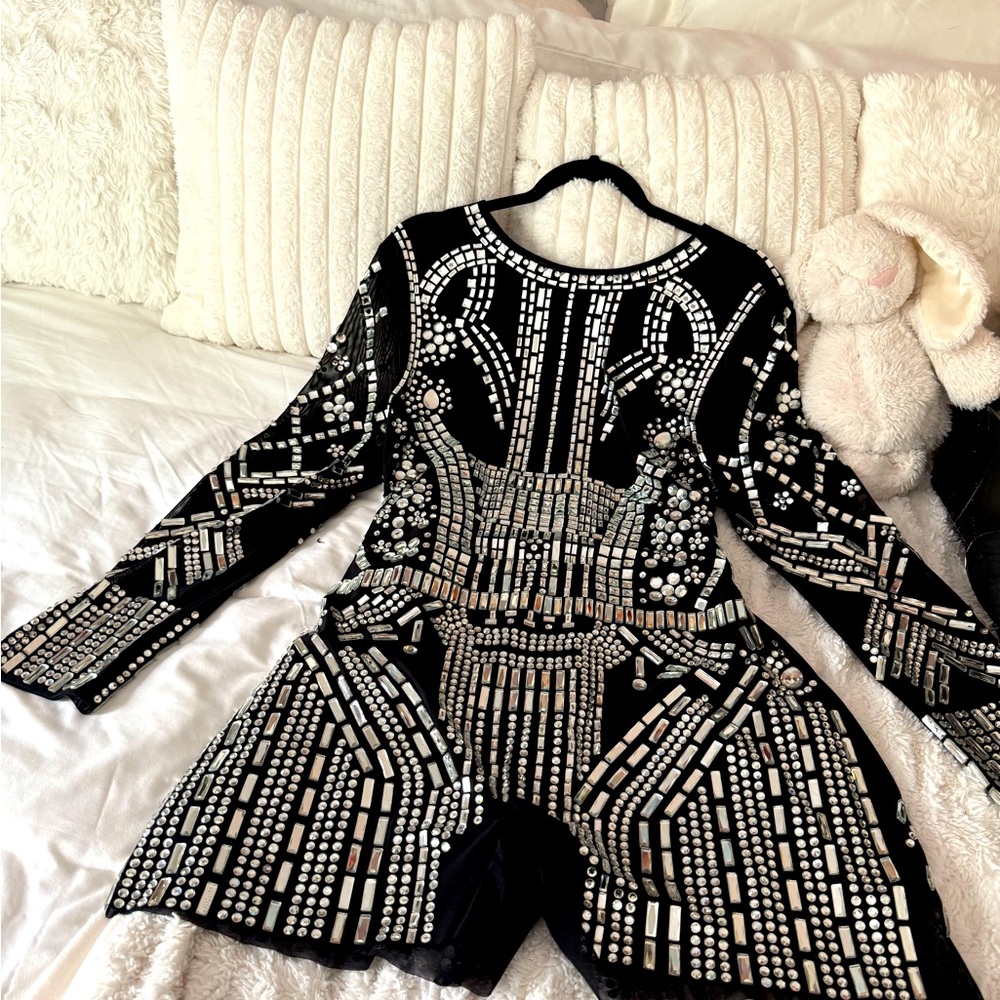 AKIRA Plus Luxe Party Rhinestone Romper – Black